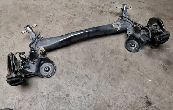 Peugeot 3008 II Rear axle beam 