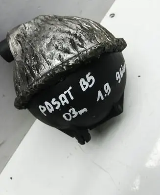 Volkswagen PASSAT B5.5 Vacuum air tank 054129808
