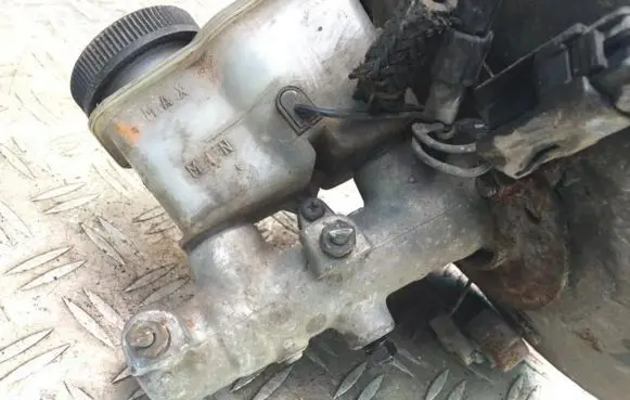 Mazda 626 Master brake cylinder