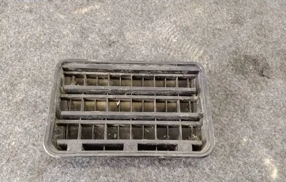BMW X5 E53 Quarter panel pressure vent 64228377280