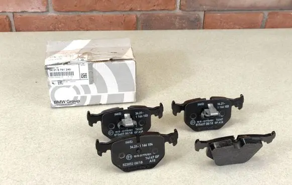 BMW 3 E46 Brake pads (rear) 6761240 6790071 6750160