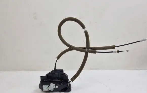 Nissan Qashqai Front door lock 