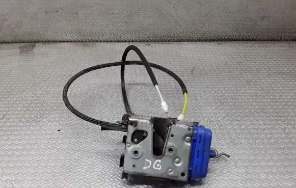 Audi A4 S4 B5 8D Rear door lock 8D0839016A