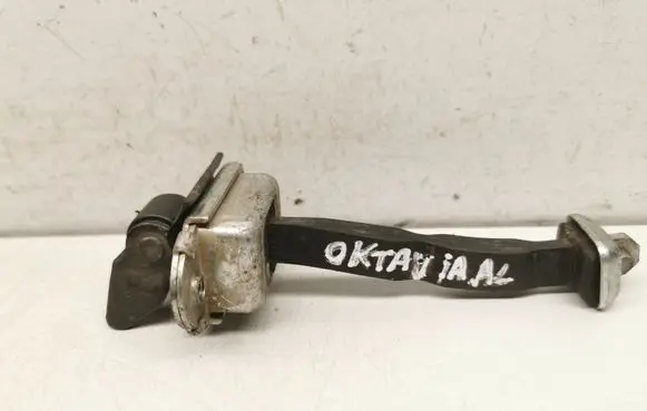 Skoda Octavia Mk2 (1Z) Rear door check strap stopper