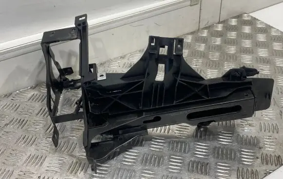 BMW 5 F10 F11 Front bumper mounting bracket 72007931 11071510
