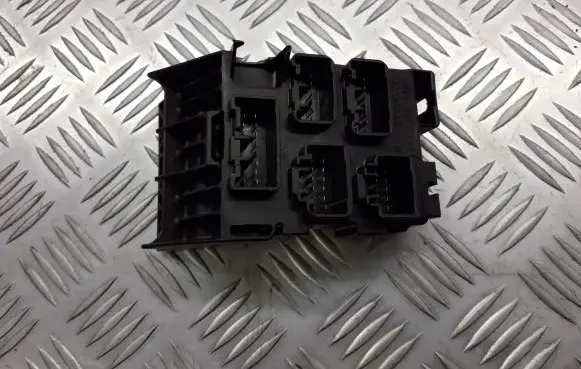 Toyota Avensis T250 Fuse box cover 82734-05030