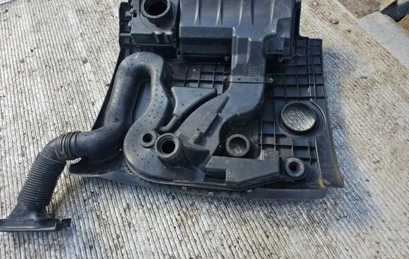Volkswagen Golf V Engine cover (trim) 03C129607K