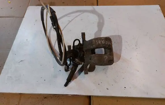 Skoda Superb B6 (3T) Rear brake caliper