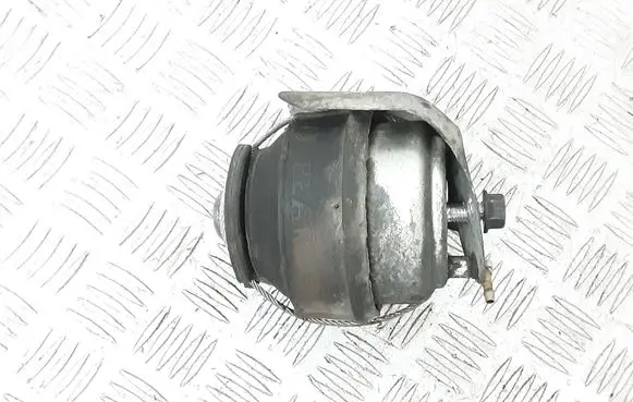 Volvo XC90 Engine mount bracket 30741397
