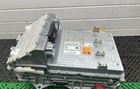 Fiat 500E Voltage converter inverter P46353528