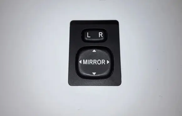Wing mirror switch