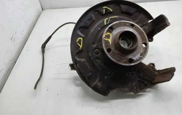 Volkswagen Golf Sportsvan Front wheel hub spindle knuckle