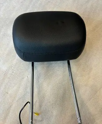 Mercedes-Benz E W211 Front seat headrest 