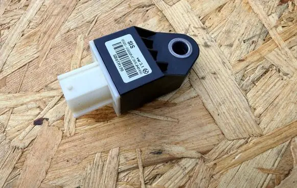 Hyundai i40 Airbag deployment crash/impact sensor 959200U000