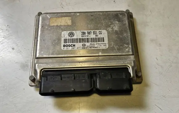 Volkswagen PASSAT B5.5 Engine control unit/module 3B0907551CG 0261207471