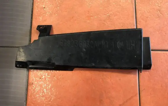 Nissan Qashqai Radiator trim 62823BR32A