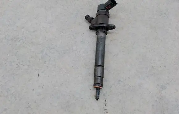 Volvo XC90 Fuel injector 8658352