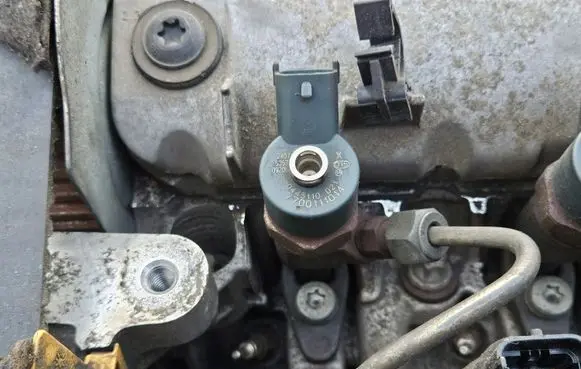 Renault Laguna II Fuel injector 7700111014 0445110021