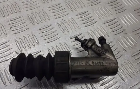 Mazda 5 Clutch slave cylinder DE68038