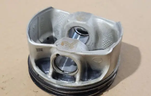 BMW M5 Piston 89L106
