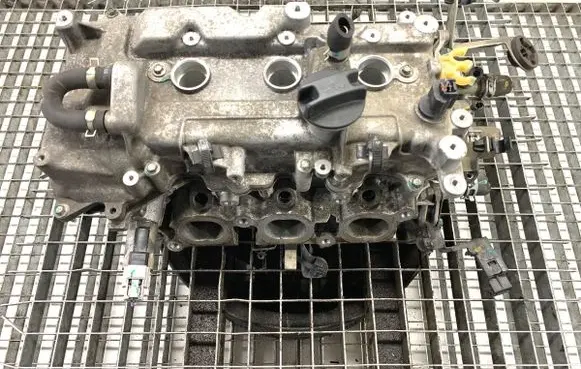 Nissan Micra Engine head HR12
