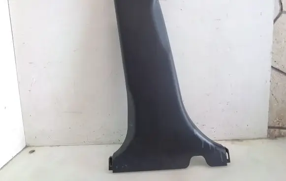 Hyundai i30 (B) pillar trim (bottom)