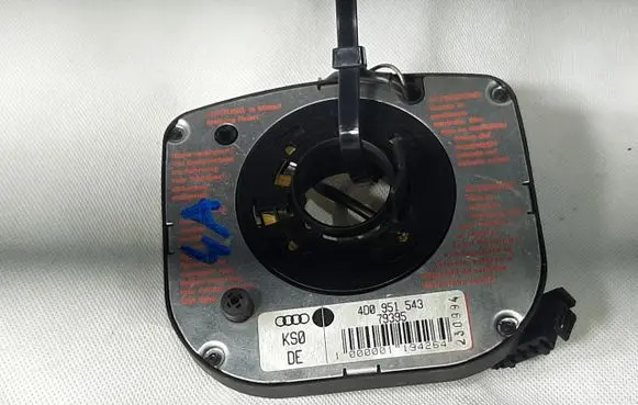 Audi A6 S6 C4 4A Steering wheel axle 4D0951543