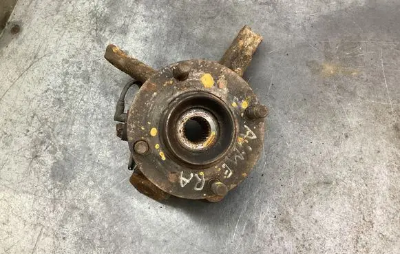Nissan Almera N16 Front wheel hub