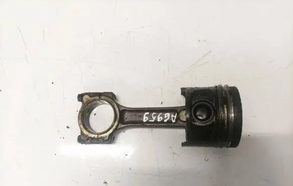 Nissan Qashqai Piston with connecting rod
