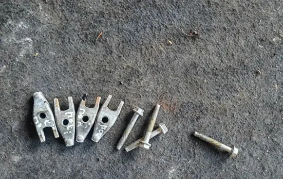 Opel Mokka Fuel Injector clamp holder