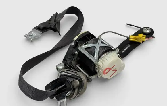 Cadillac Escalade Front seatbelt 
