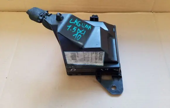 Renault Laguna III Fuse module 243820001R 240111370R RJEN02X01
