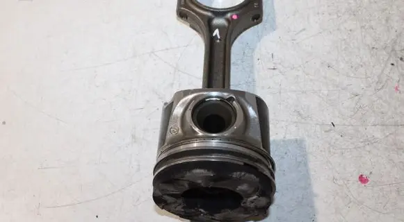 Volvo V70 Piston with connecting rod 81L123