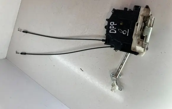 Peugeot 4007 Front door lock