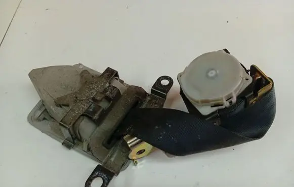 Toyota Corolla Verso AR10 Middle seatbelt (rear) H099901