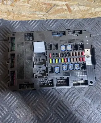 Jaguar XF X250 Fuse module BX2314B476AA 7370030730 WK0142