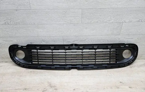 Renault Twingo III Front bumper lower grill 622542799R