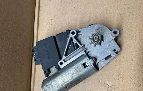 BMW 5 E39 Folding roof motor 676183814809 115852