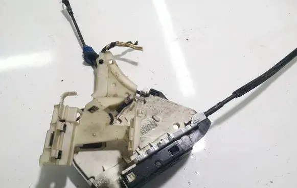 Volkswagen PASSAT CC Rear door lock 