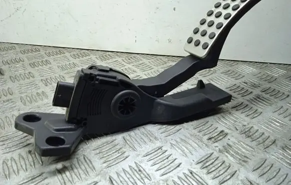 Mercedes-Benz ML W166 Accelerator throttle pedal A1663000204
