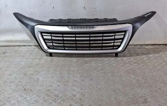 Peugeot Boxer Front bumper upper radiator grill 1314847070