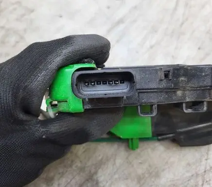 Hyundai i40 Front door lock 813203Z020
