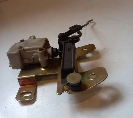 Volkswagen Golf IV Central locking motor 1J9827425D