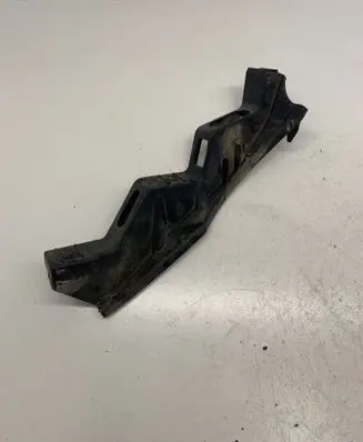 Volkswagen PASSAT B6 Front bumper mounting bracket 3C0807889