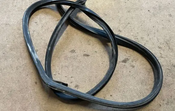 Audi TT Mk1 Front door rubber seal 