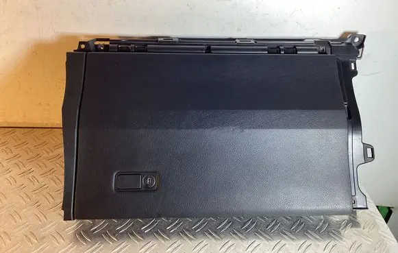 Glove box