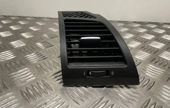 BMW 1 E81 E87 Dashboard side air vent grill/cover trim 7059188