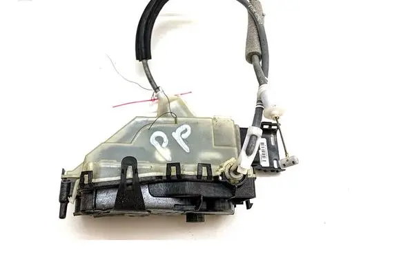 Opel Mokka B Front door lock 444424