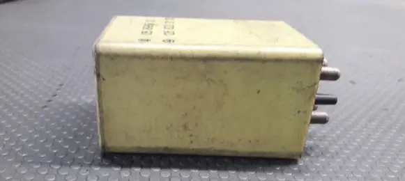 Mercedes-Benz S W126 Fuel pump relay 1268203110