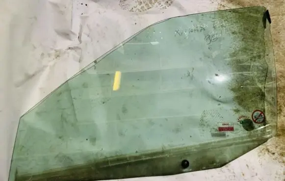 Citroen Xantia Front door window glass four-door 